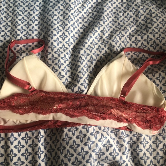 ✨  Red Lace Bra✨ - Picture 2 of 3